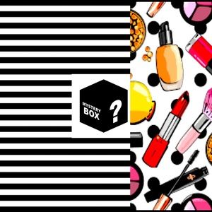 MAKEUP MYSTERY BOX